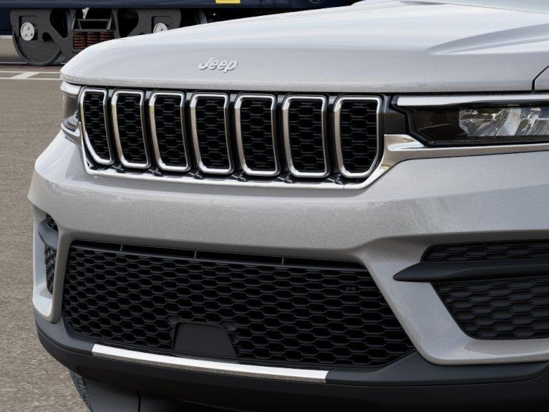 new 2025 Jeep Grand Cherokee car, priced at $27,995
