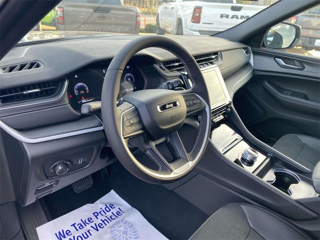 new 2025 Jeep Grand Cherokee car, priced at $34,875