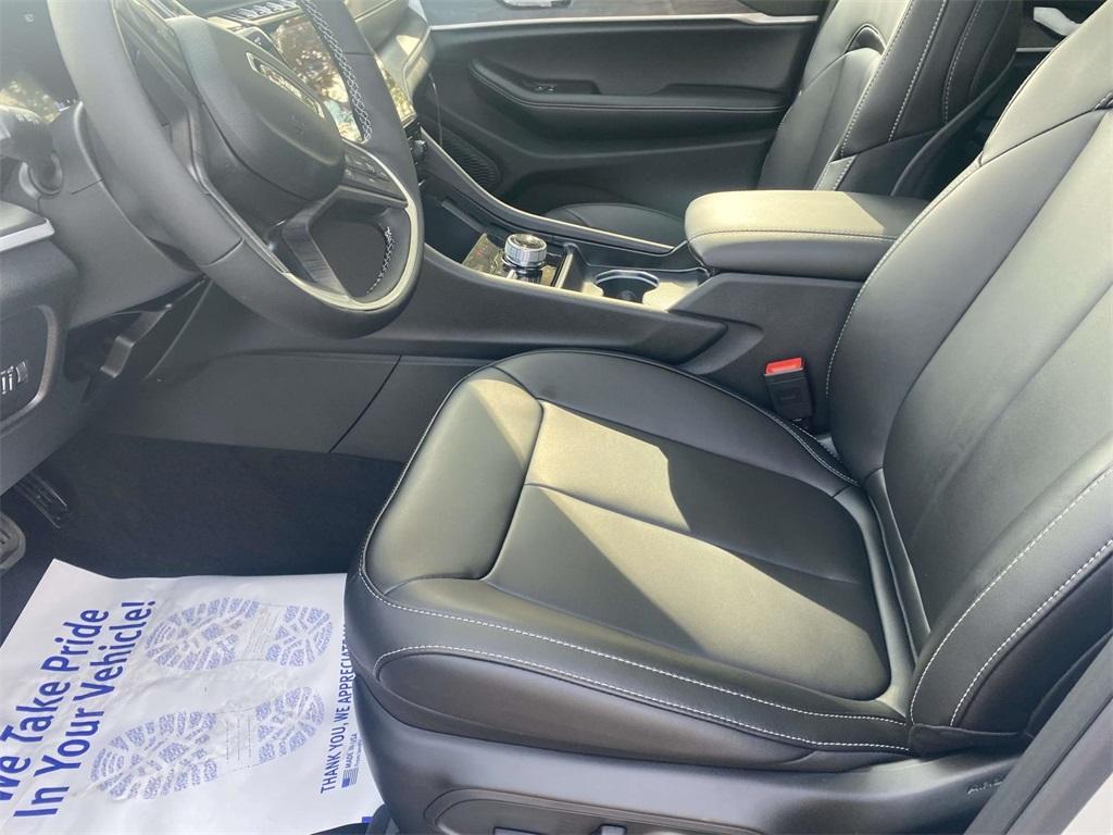 new 2025 Jeep Grand Cherokee L car, priced at $39,935