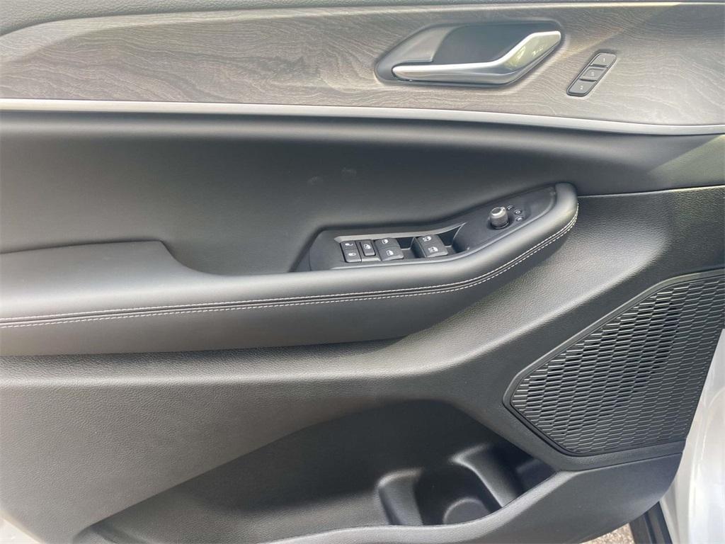 new 2025 Jeep Grand Cherokee L car, priced at $39,935