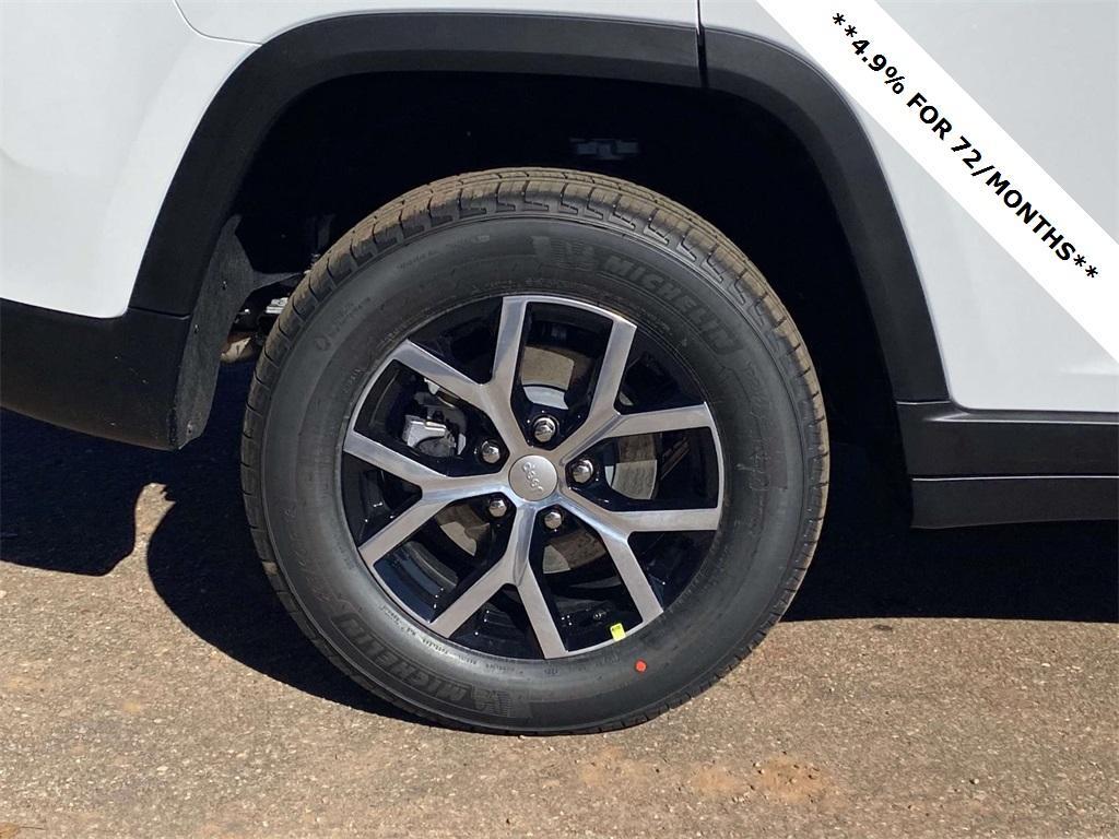 new 2025 Jeep Grand Cherokee car, priced at $33,995