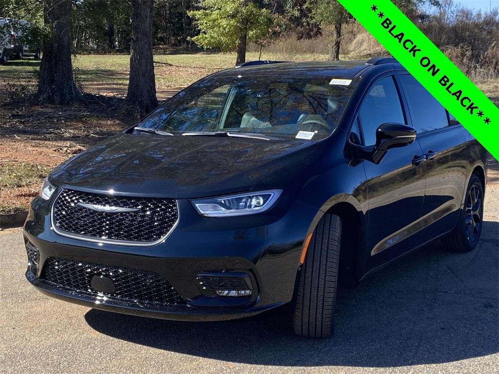 new 2026 Chrysler Pacifica car, priced at $39,999