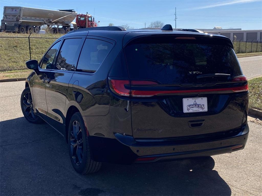 new 2026 Chrysler Pacifica car, priced at $41,665