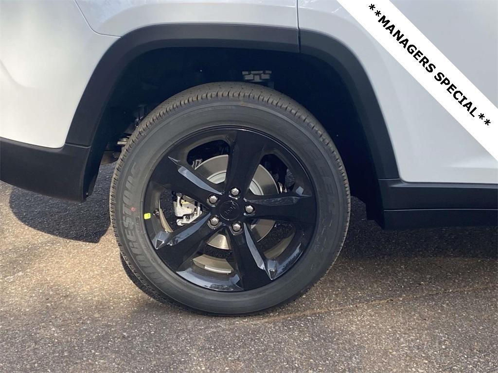 new 2025 Jeep Grand Cherokee car, priced at $31,995