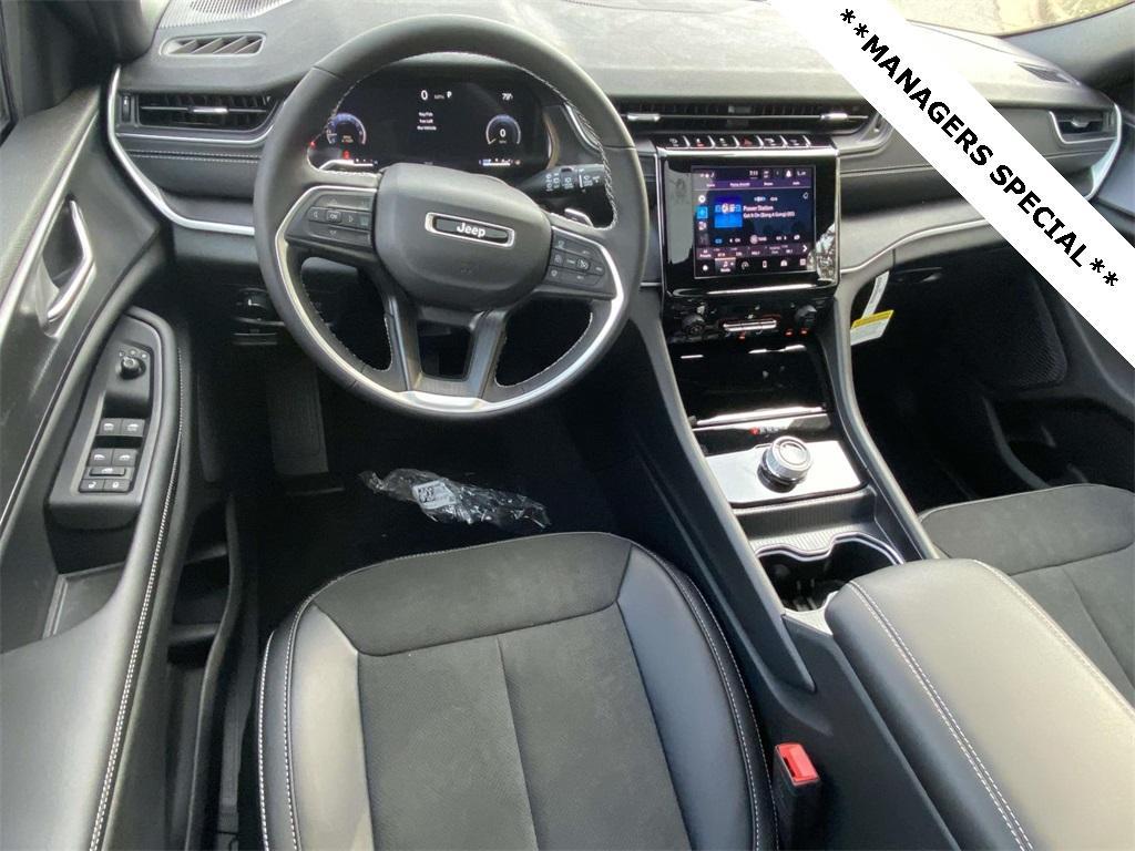 new 2025 Jeep Grand Cherokee car, priced at $31,995