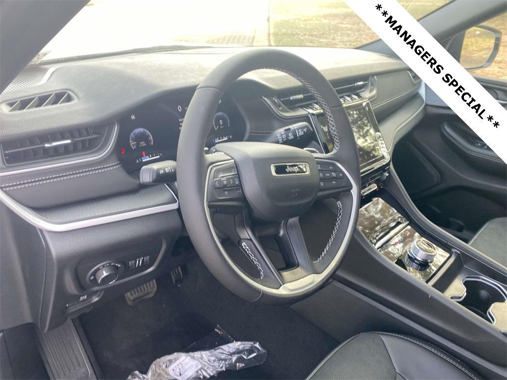 new 2025 Jeep Grand Cherokee car, priced at $31,995