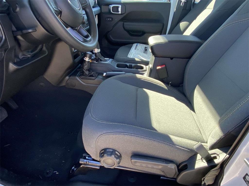 new 2026 Jeep Gladiator car, priced at $37,999