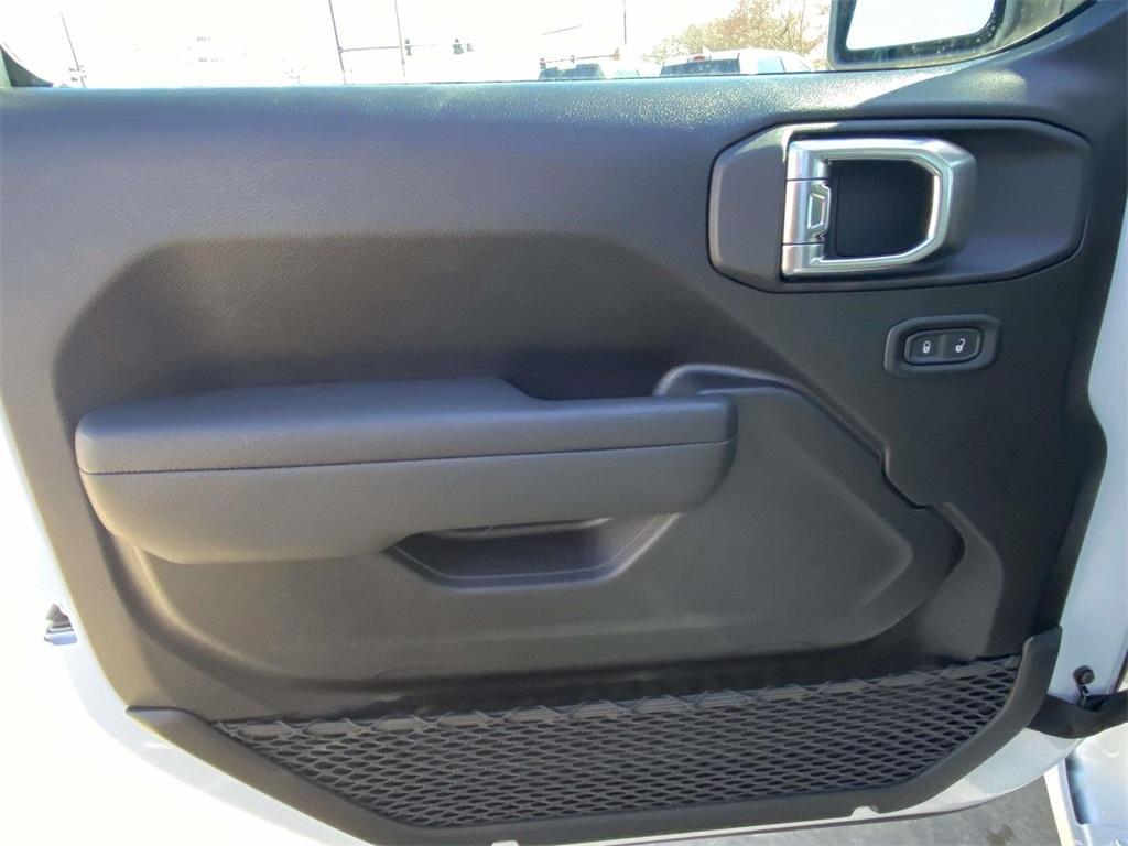 new 2026 Jeep Gladiator car, priced at $37,999