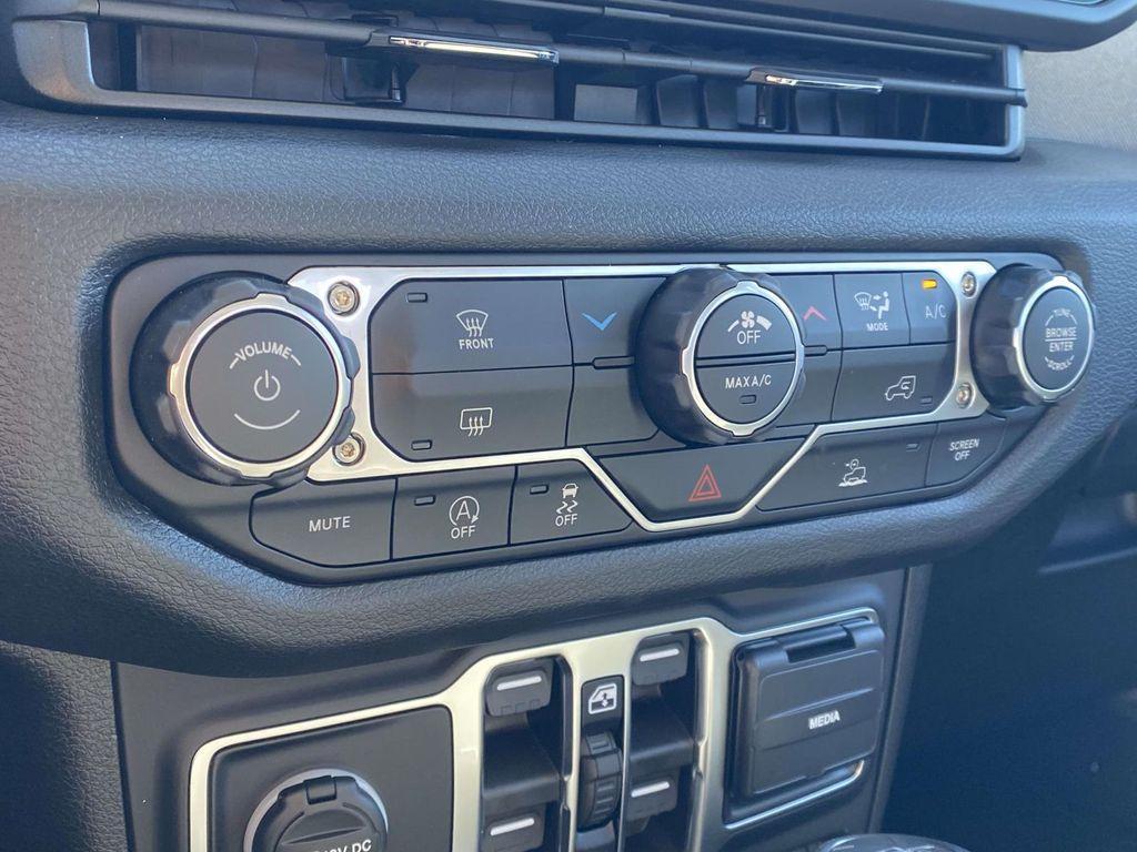 new 2026 Jeep Gladiator car, priced at $38,385