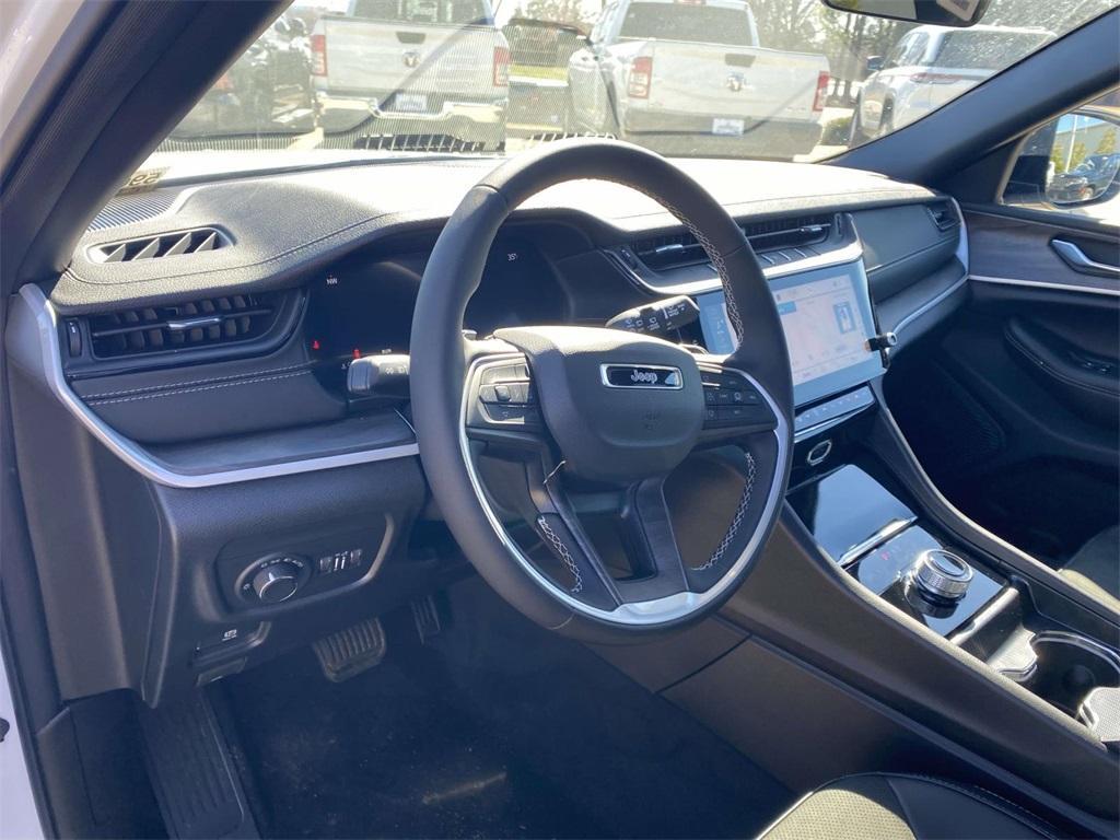 new 2026 Jeep Grand Cherokee car, priced at $39,999