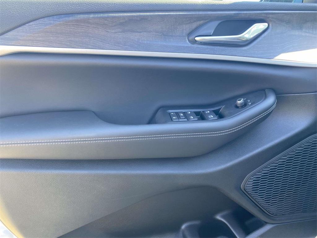 new 2026 Jeep Grand Cherokee car, priced at $39,999