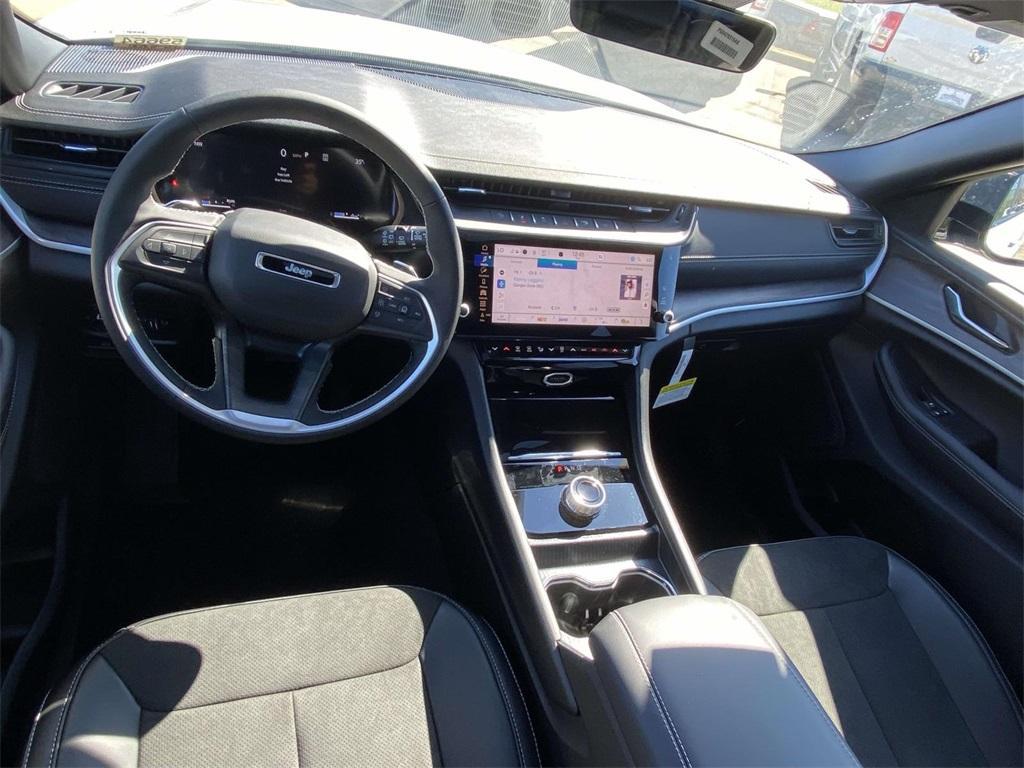 new 2026 Jeep Grand Cherokee car, priced at $39,999