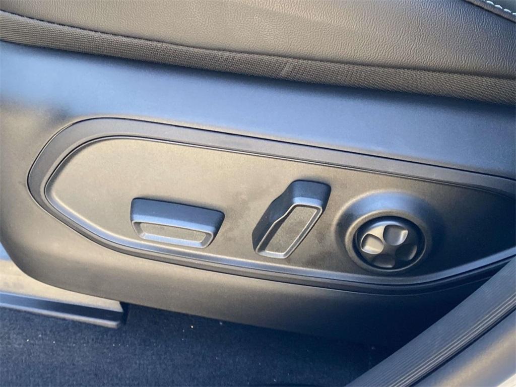 new 2026 Jeep Grand Cherokee car, priced at $39,999