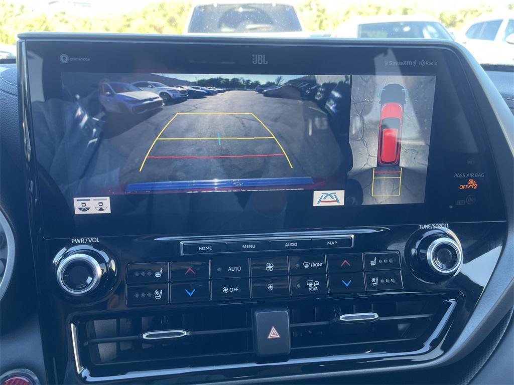 used 2022 Toyota Highlander Hybrid car, priced at $37,994