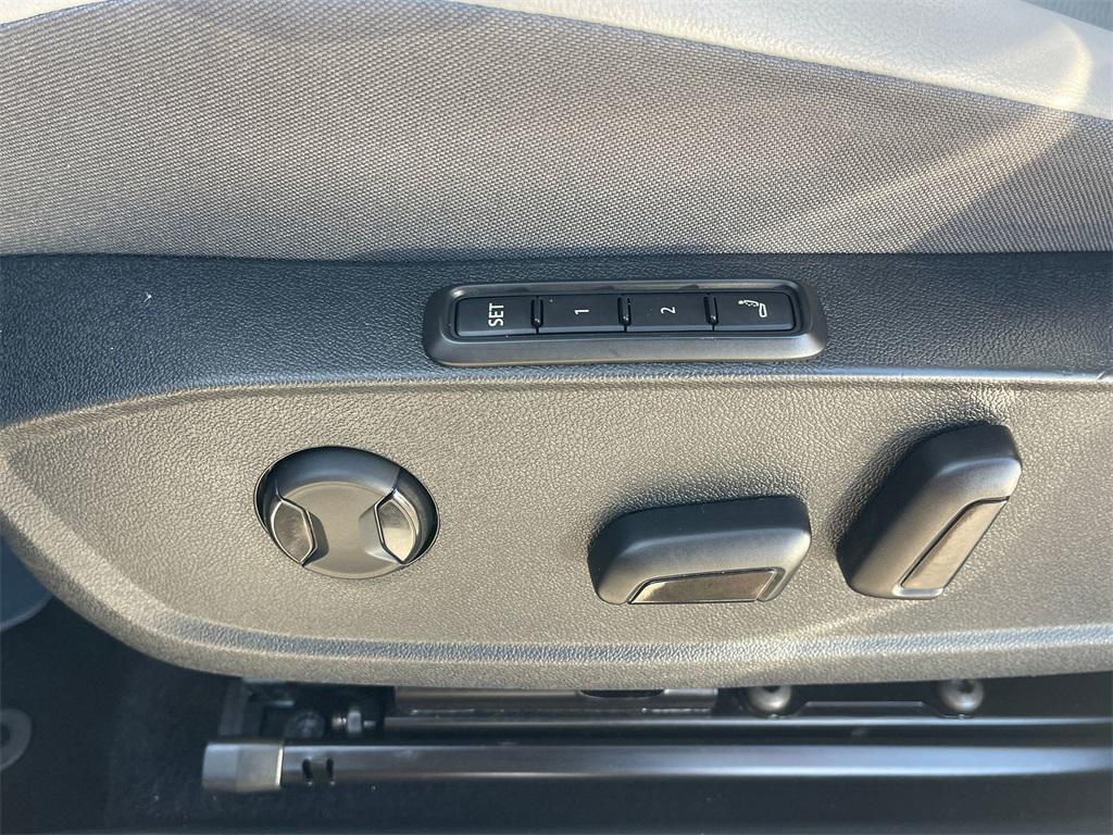 used 2022 Volkswagen ID.4 car, priced at $21,491