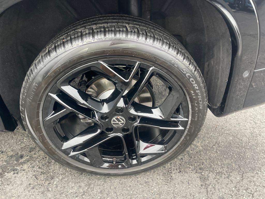 used 2025 Volkswagen Tiguan car, priced at $33,990