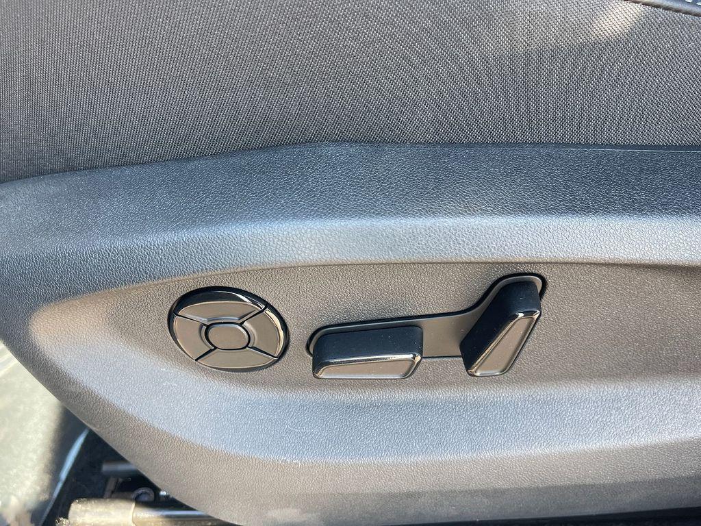 new 2025 Volkswagen Tiguan car, priced at $38,280