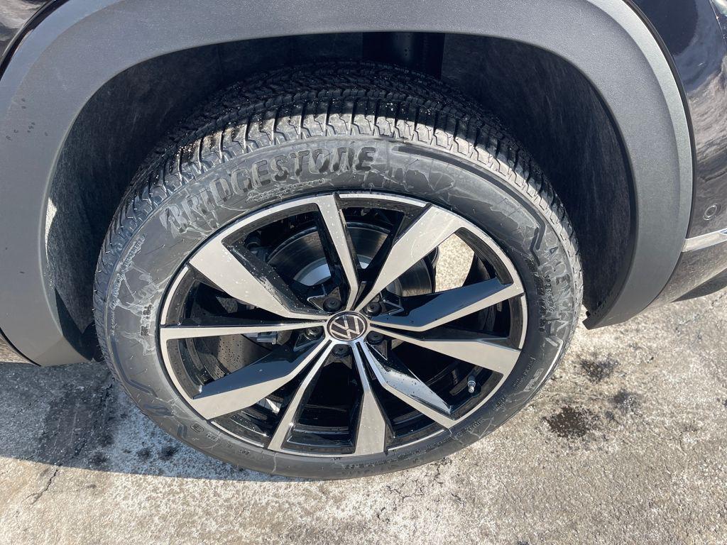 new 2026 Volkswagen Atlas Cross Sport car, priced at $53,574