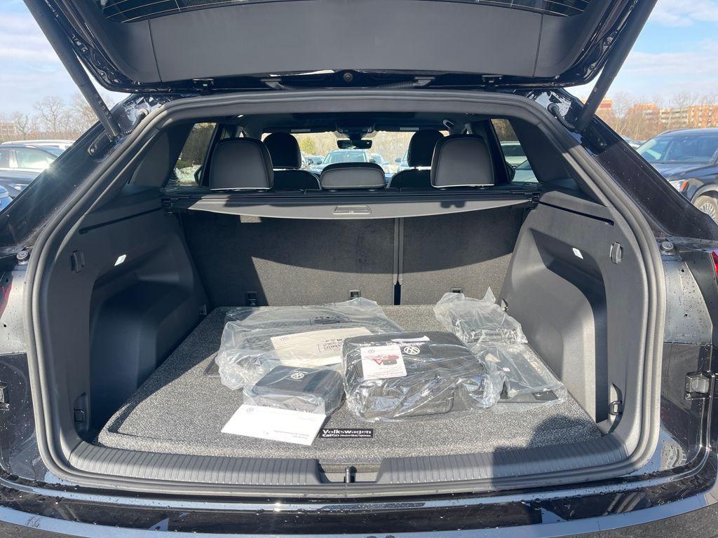 new 2026 Volkswagen Atlas Cross Sport car, priced at $53,574