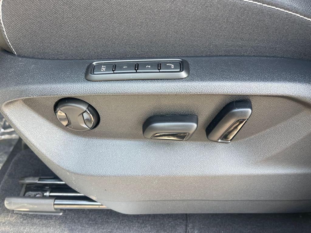 new 2026 Volkswagen Atlas Cross Sport car, priced at $53,574