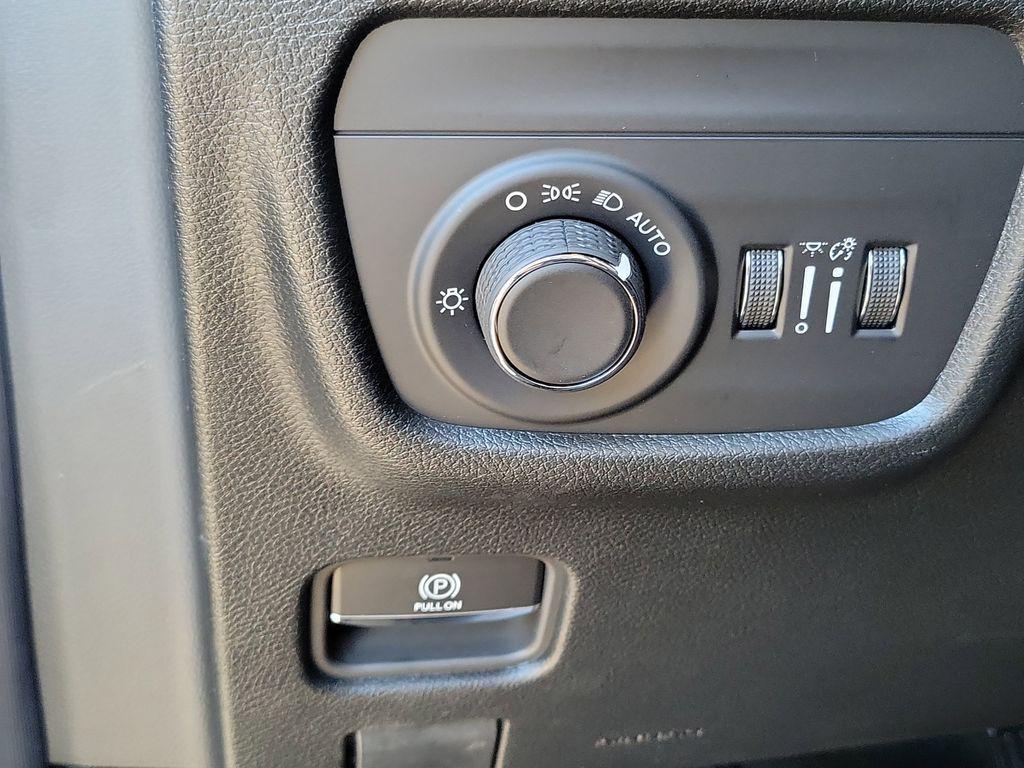 new 2025 Jeep Grand Cherokee car, priced at $32,825