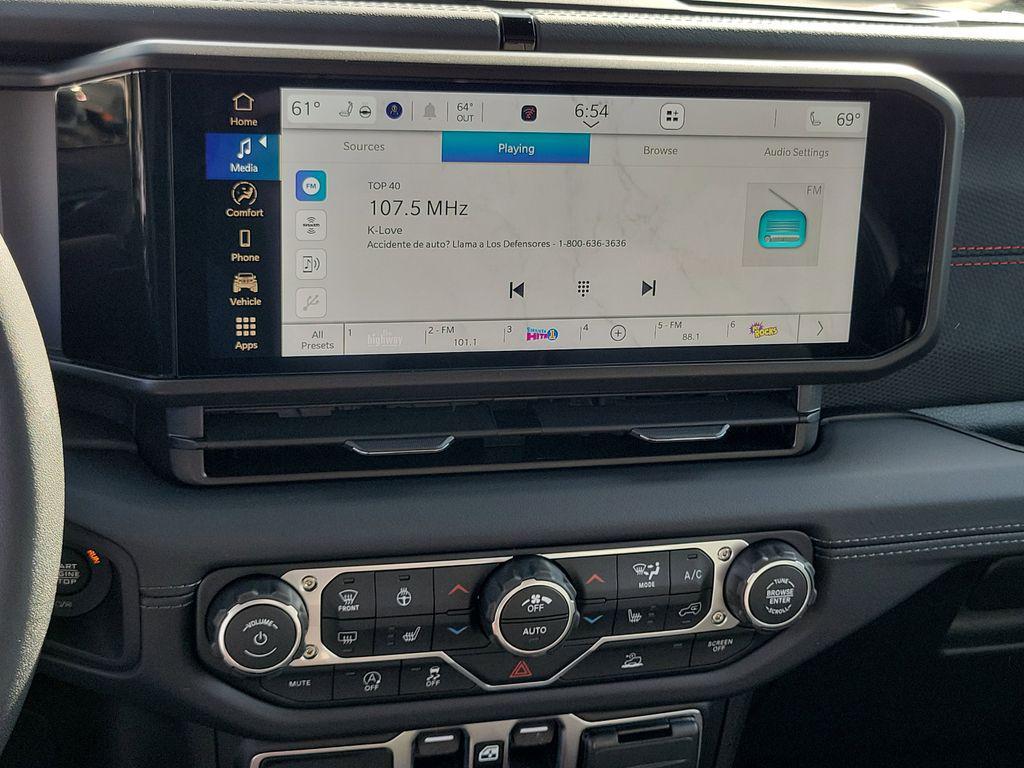 new 2026 Jeep Gladiator car, priced at $55,455