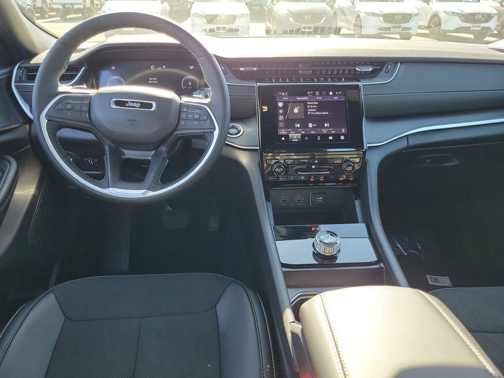 new 2025 Jeep Grand Cherokee L car, priced at $40,275