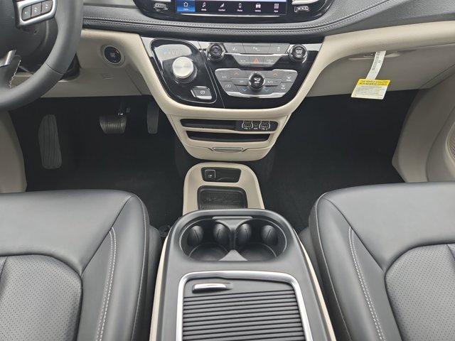 used 2023 Chrysler Pacifica Hybrid car, priced at $28,255