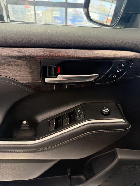 used 2021 Toyota Highlander Hybrid car, priced at $33,995