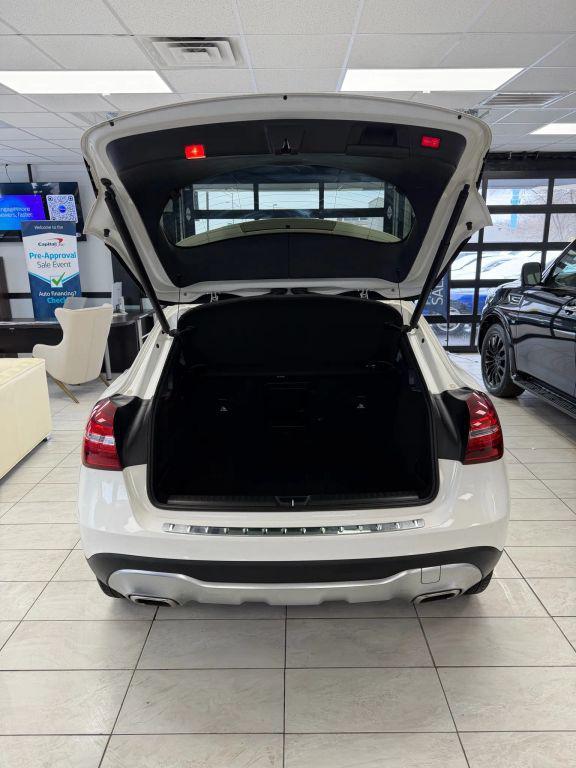 used 2020 Mercedes-Benz GLA 250 car, priced at $16,995