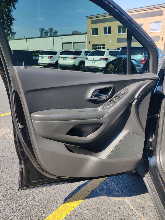 used 2022 Chevrolet Trax car, priced at $18,995