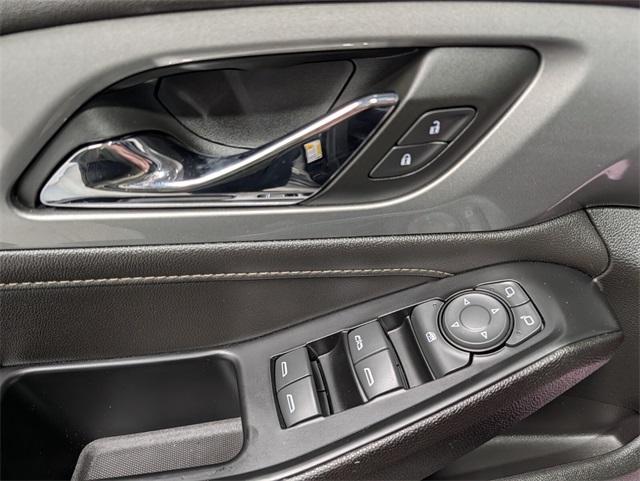 used 2023 Chevrolet Traverse car, priced at $32,888