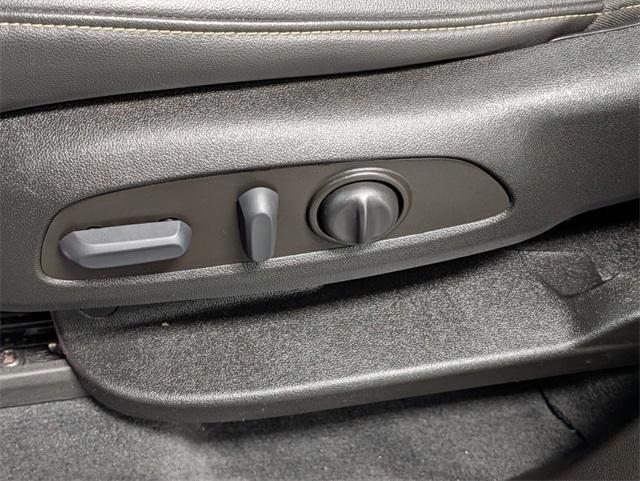 used 2023 Chevrolet Traverse car, priced at $32,888