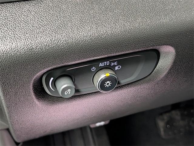 used 2023 Chevrolet Traverse car, priced at $32,888