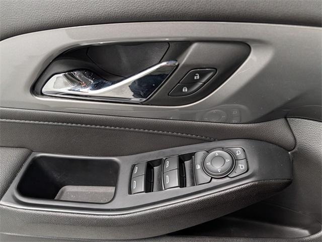 used 2023 Chevrolet Traverse car, priced at $29,400