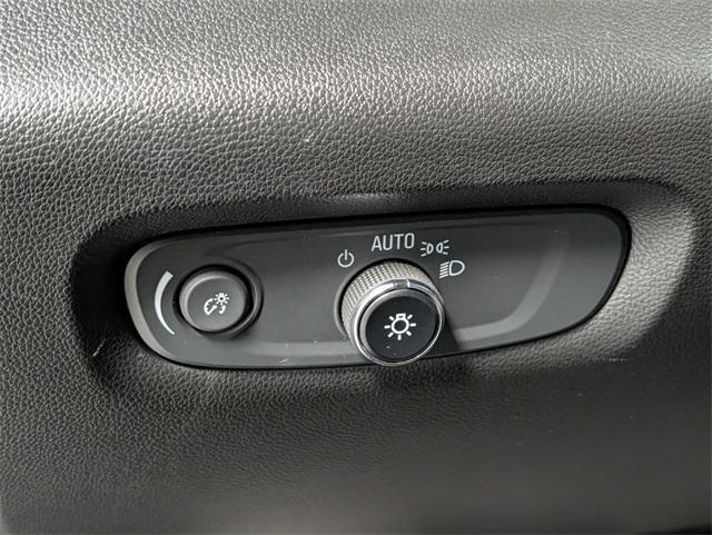 used 2023 Chevrolet Traverse car, priced at $29,400