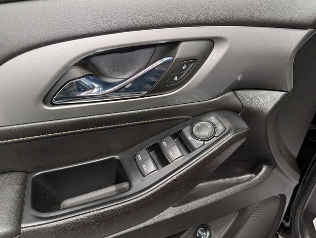 used 2023 Chevrolet Traverse car, priced at $33,977