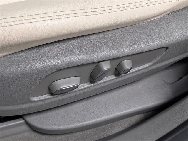 used 2021 Cadillac XT5 car, priced at $20,618