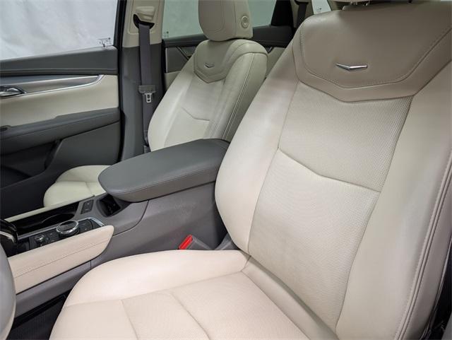 used 2021 Cadillac XT5 car, priced at $20,618