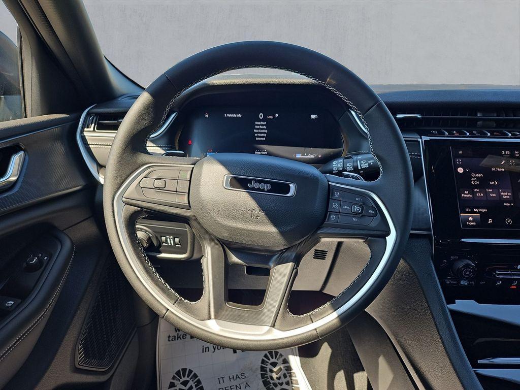 new 2025 Jeep Grand Cherokee car, priced at $29,995