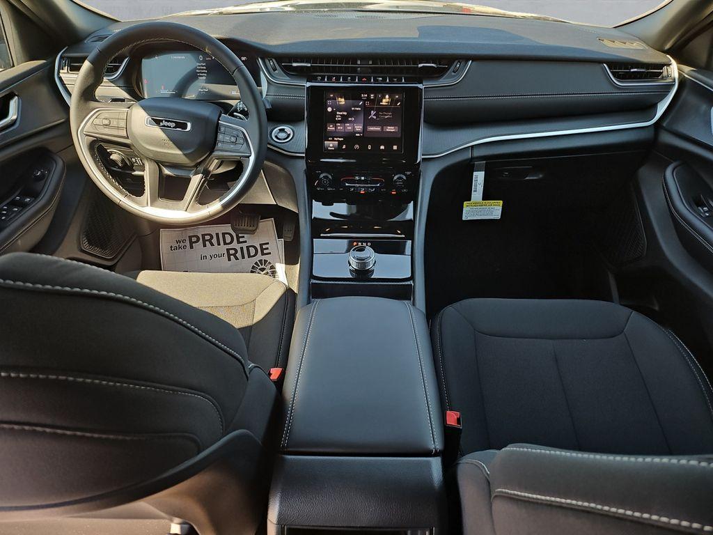 new 2025 Jeep Grand Cherokee car, priced at $29,995