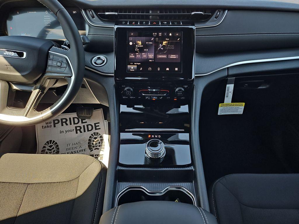 new 2025 Jeep Grand Cherokee car, priced at $29,995