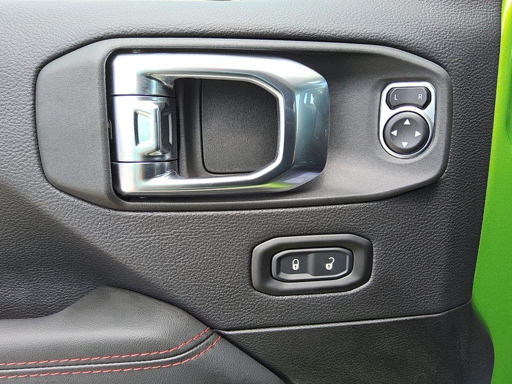 new 2025 Jeep Wrangler car, priced at $53,752