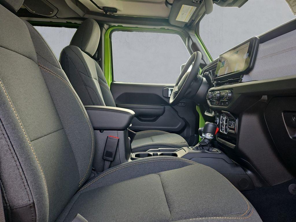 new 2025 Jeep Gladiator car, priced at $37,999