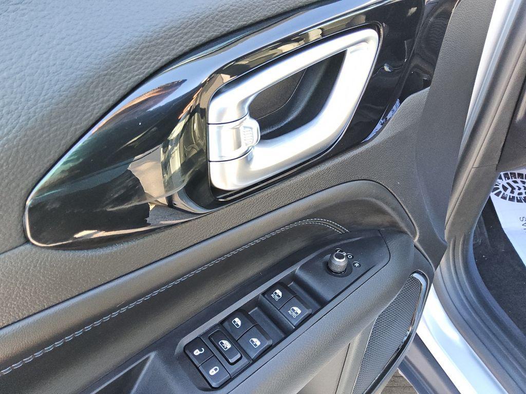 new 2026 Jeep Compass car, priced at $28,041