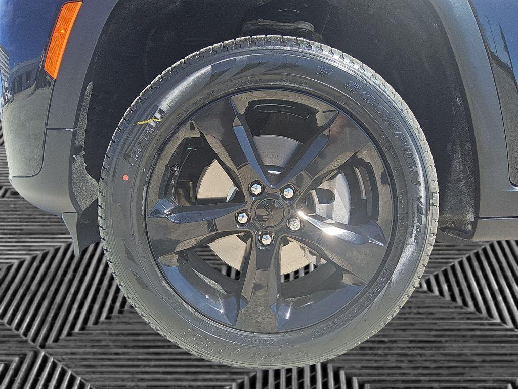 new 2026 Jeep Grand Cherokee L car, priced at $50,576