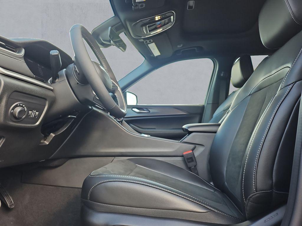 new 2025 Jeep Grand Cherokee car, priced at $40,543