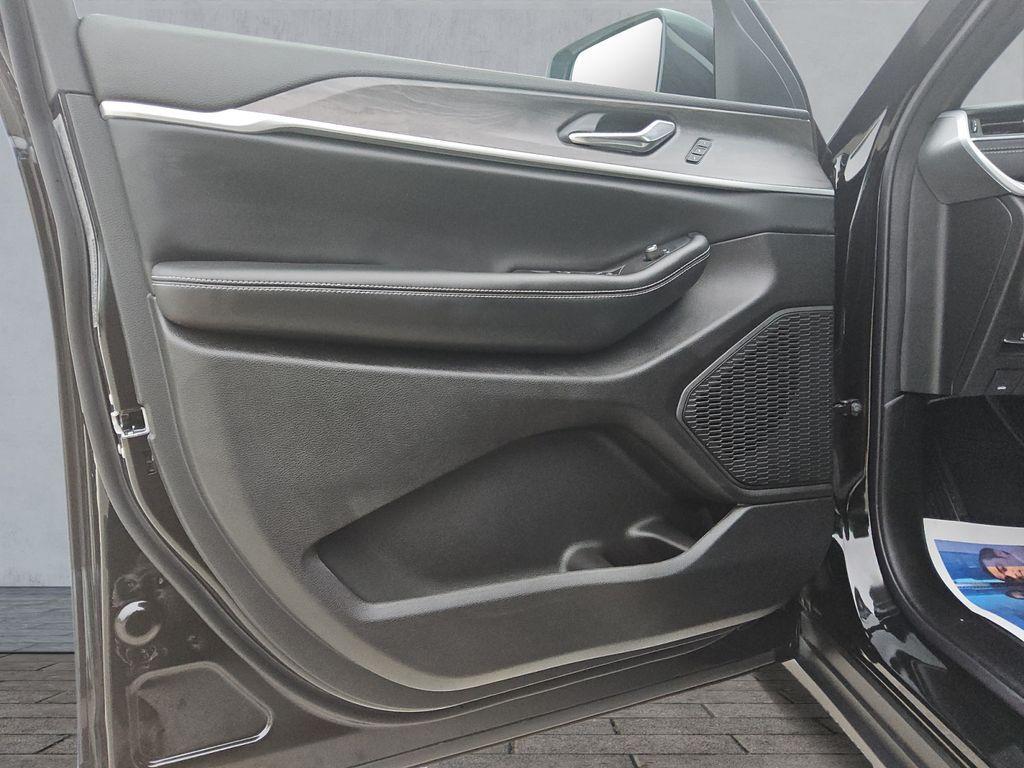 new 2025 Jeep Grand Cherokee car, priced at $43,455