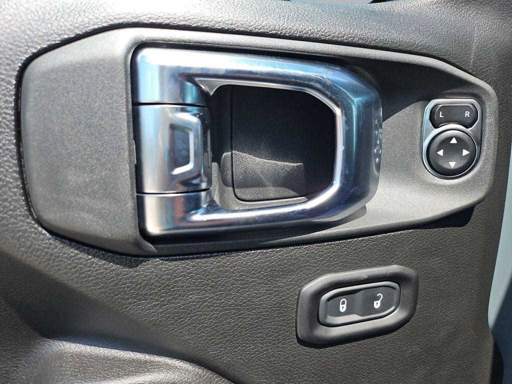 new 2025 Jeep Wrangler car, priced at $44,812