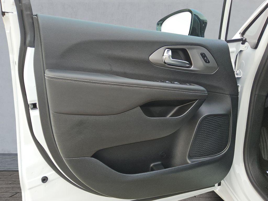 new 2026 Chrysler Pacifica car, priced at $44,131